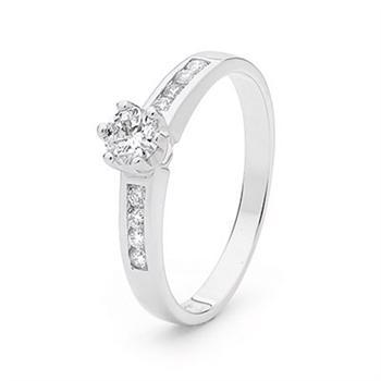 White gold diamond ring with a total of half a carat
