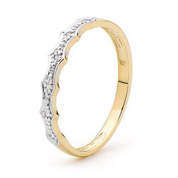 Gold ring with glittering diamonds, 25359