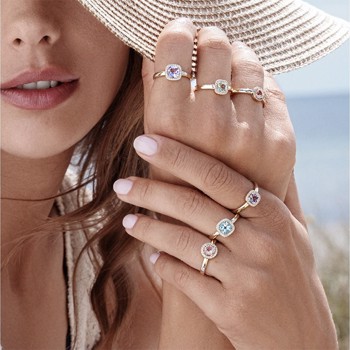 Nuran    set, with a total of 0,44 ct diamonds Wesselton SI