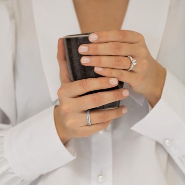 Joanli Nor Ellenor sterling silver finger ring , 7 mm wide and a total of 49 white zirconia