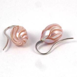 9-10 mm pink pearl earring on a pair of 14 carat white gold hoops