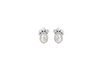 Silver stud earrings - Pleasant Pearl