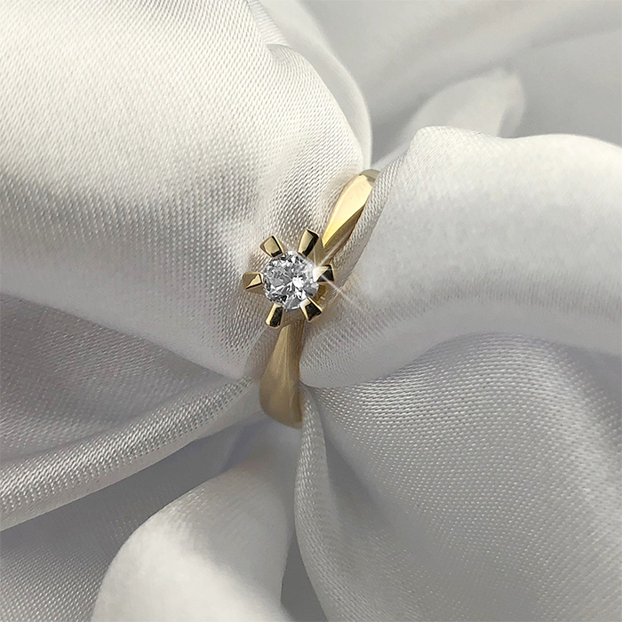 Solitaire rings