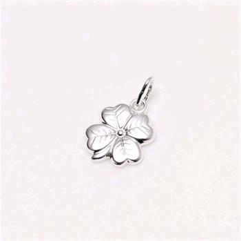 Guld & Sølv Design Firkløver pendant in sterling silver with cubic zirconia