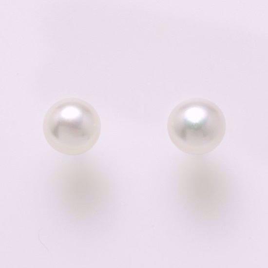 Silver earring with freshwater cultured pearl
