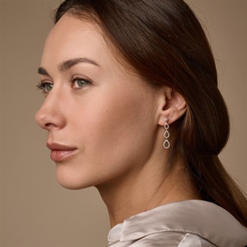 Nuran    set, with a total of 0,79 ct diamonds Wesselton SI