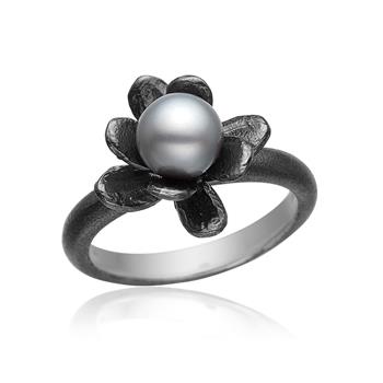 Ring i oxideret sølv med perle from Blicher Fuglsang