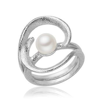 Ring med hvid ferskvandsperle from Blicher Fuglsang