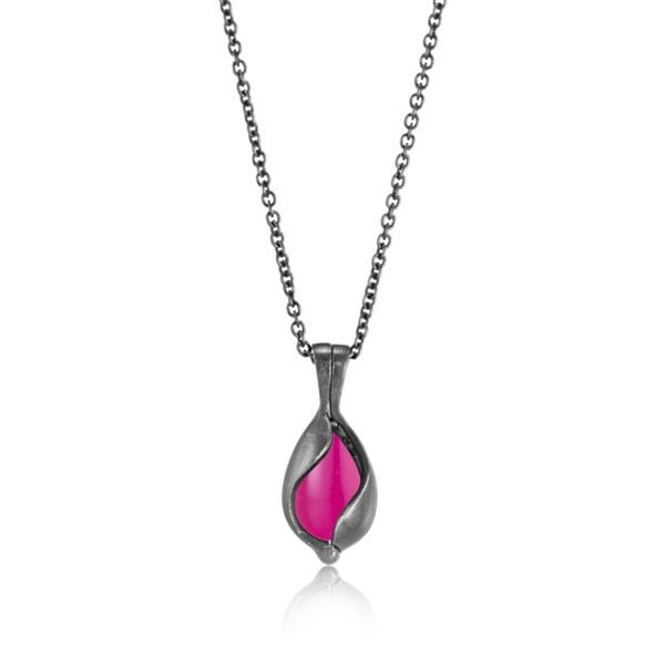 Lille oxideret Smykke Æg med Pink Onyx from Blicher Fuglsang