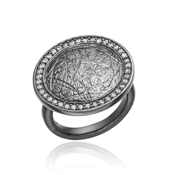 Ring i sort sølv from Blicher Fuglsang