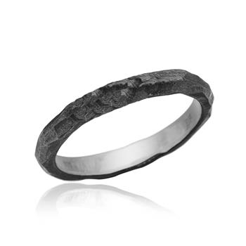 Feminin ring i sort sølv from Blicher Fuglsang