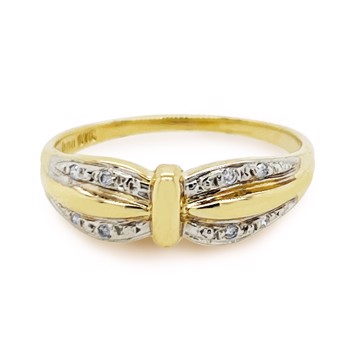 Diamond ring, from Bee