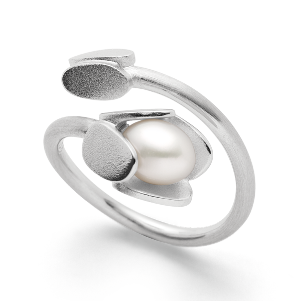 925,- ring, rho. mat., kulturperlehvid 2,15ct from Bastian Inverun