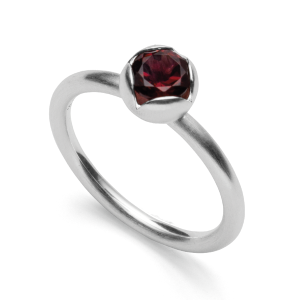 925/- Ring mat, Granat 0,83ct from Bastian Inverun