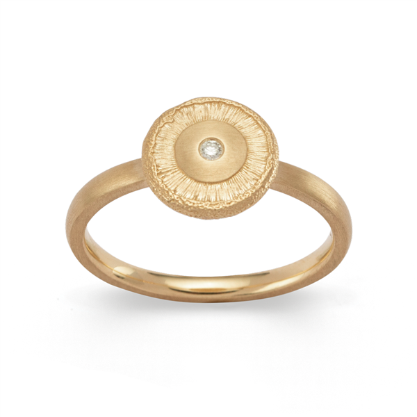 750/- Ring mat/tekstureret,  0,02ct from Bastian Inverun