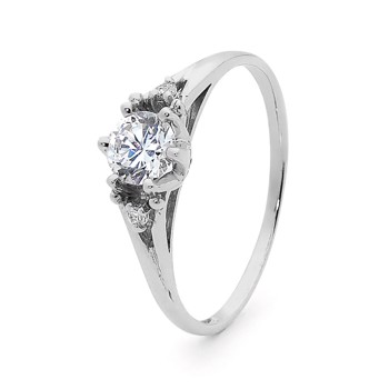 Ring with zirkonia, from Bee